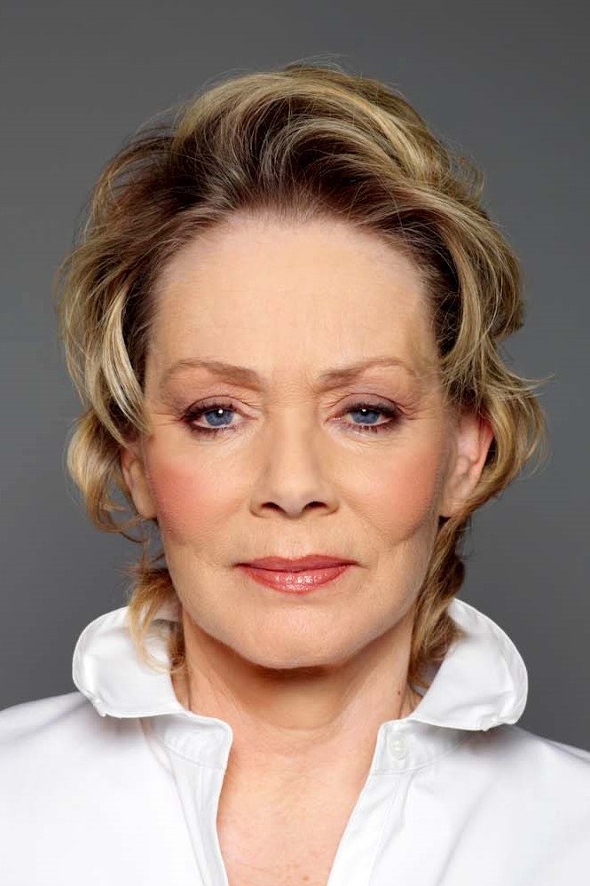 A headshot of Jean Smart.