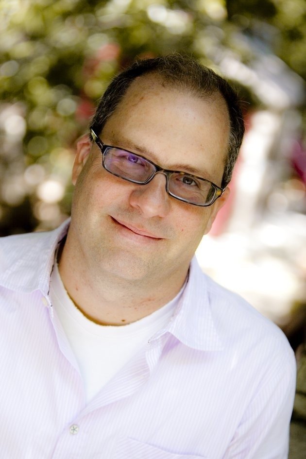 A headshot of Fred Toye.
